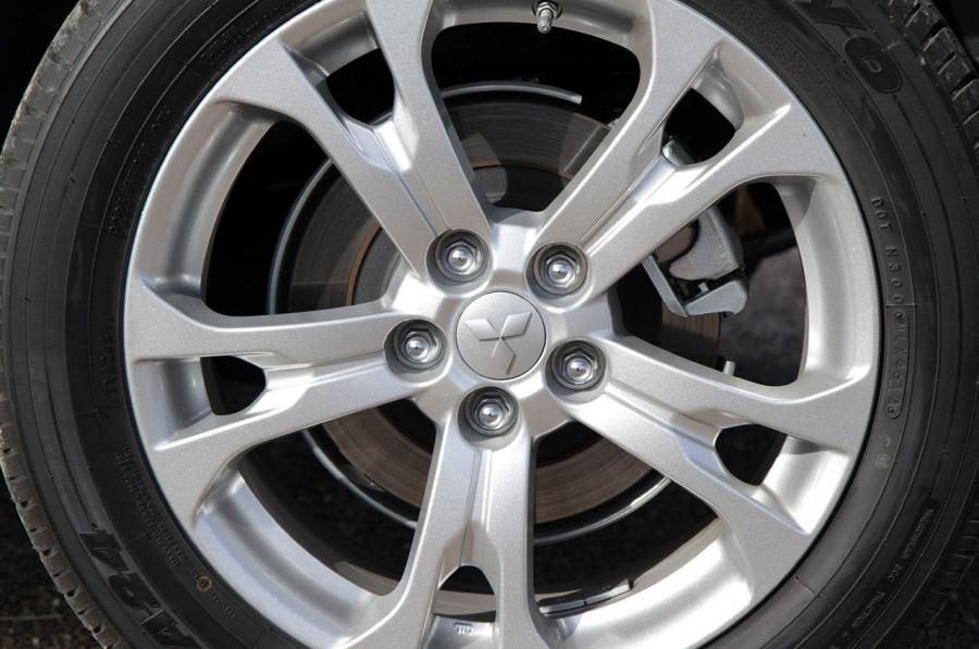  Mitsubishi Outlander 2014 года  (фото 30 из 136)